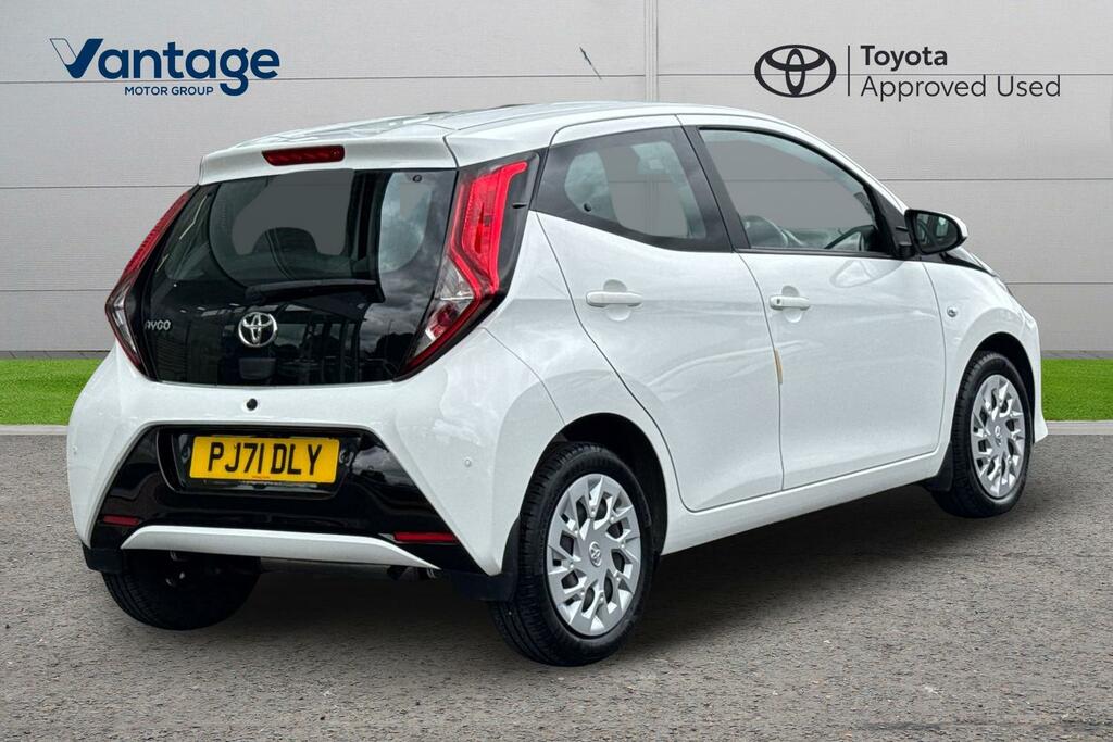 Toyota Aygo 1.0 Vvt-i X-play Euro 6 Ss PJ71DLY White #2