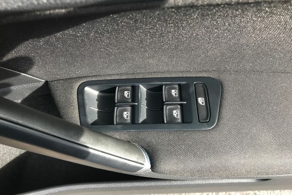 Volkswagen Golf Life Tsi Black #16