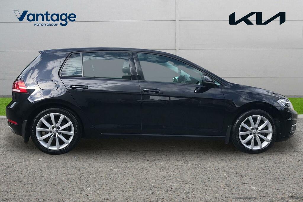 Volkswagen Golf Life Tsi Black #2