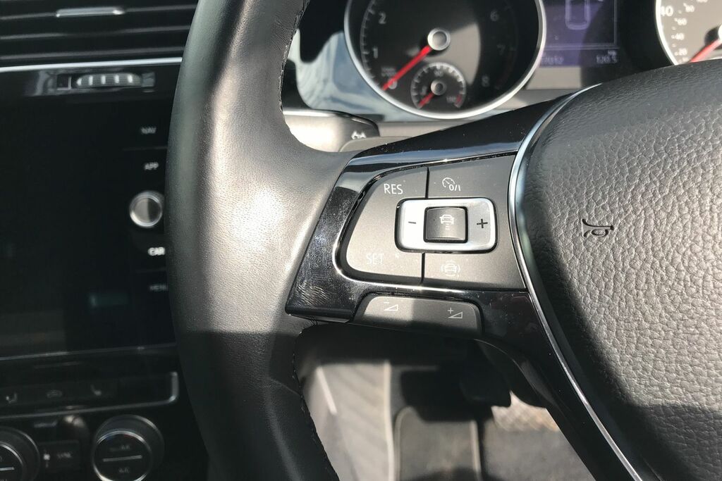 Volkswagen Golf Life Tsi Black #21