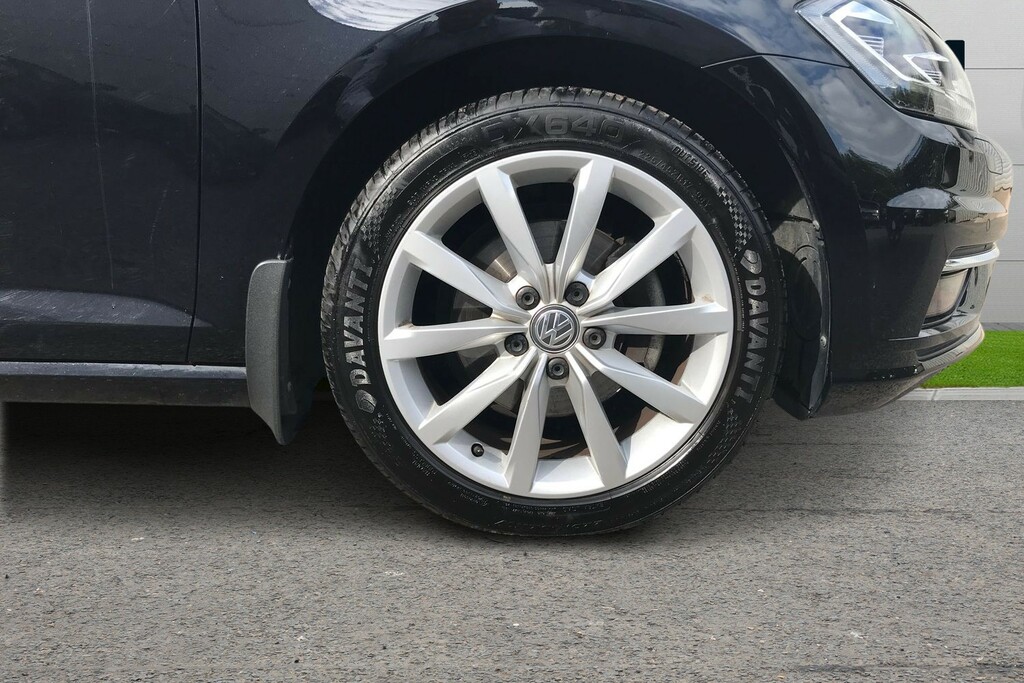 Volkswagen Golf Life Tsi Black #9