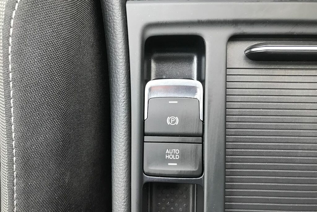 Volkswagen Golf Life Tsi Black #30