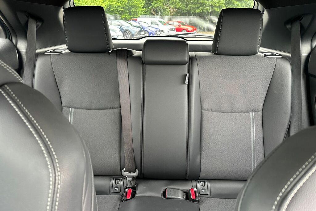 Toyota Yaris Cross 1.5 Hybrid 130 Design Cvt Safety Pack Green #18
