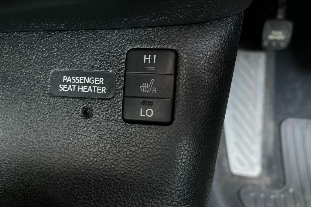 Toyota Prius 1.8 Vvt-i Excel 97 Bhp Red #31