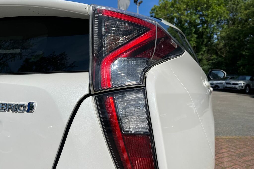 Toyota Prius 1.8 Vvt-i Excel 97 Bhp Red #21
