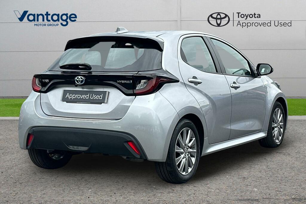 Toyota Yaris 1.5 Vvt-h Icon E-cvt Euro 6 Ss Silver #2