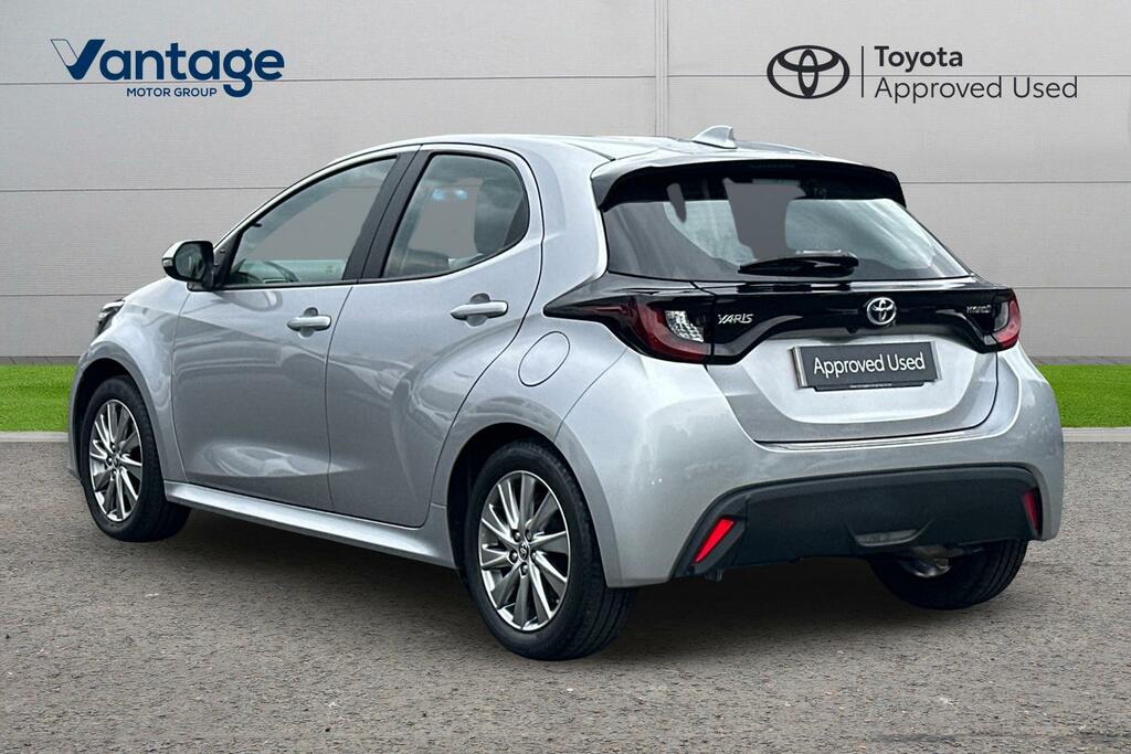 Toyota Yaris 1.5 Vvt-h Icon E-cvt Euro 6 Ss Silver #4