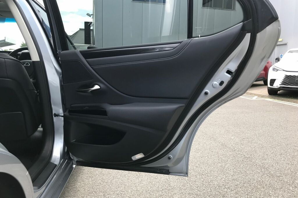 Lexus ES 300H 2.5 Takumi Cvt Silver #33