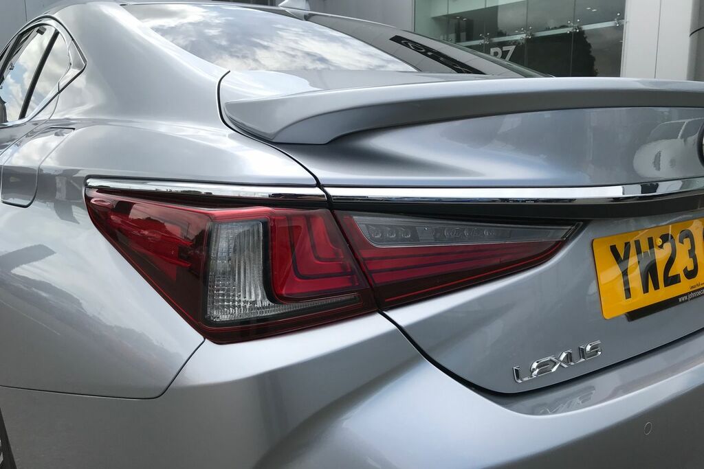 Lexus ES 300H 2.5 Takumi Cvt Silver #22