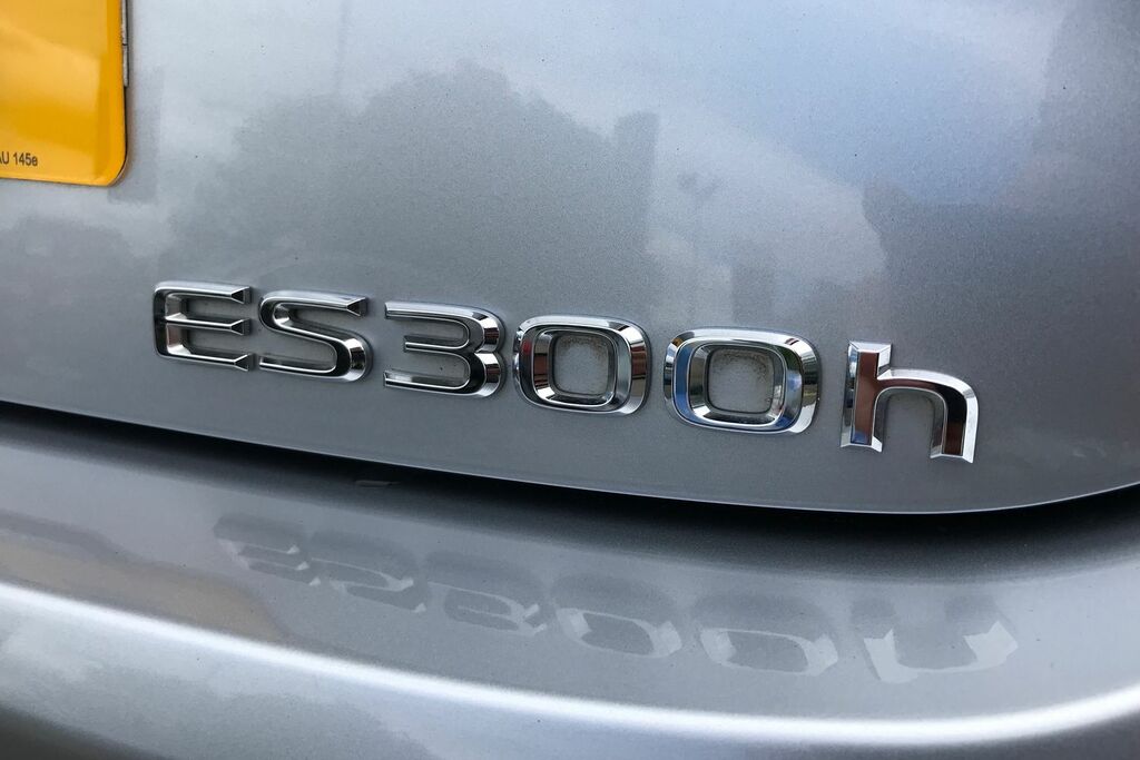Lexus ES 300H 2.5 Takumi Cvt Silver #32