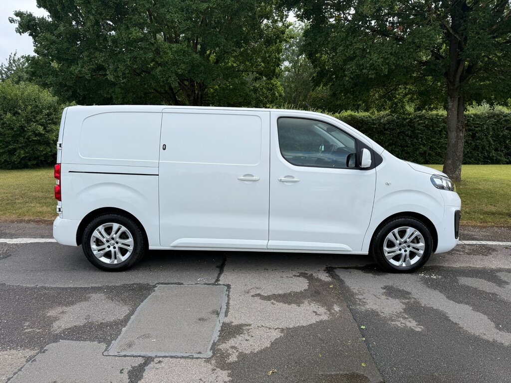 Vauxhall Vivaro 3100 75Kwh Elite Panel Van L1 H1 White #4