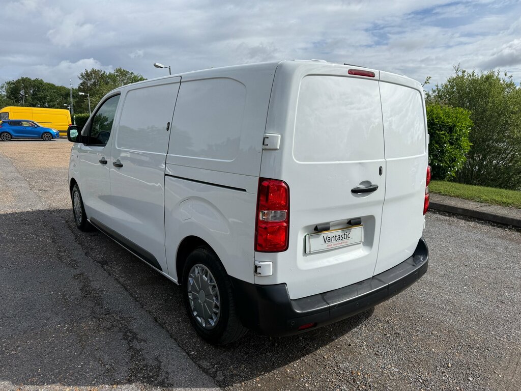 Vauxhall Vivaro Turbo D 2900 Dynamic White #8