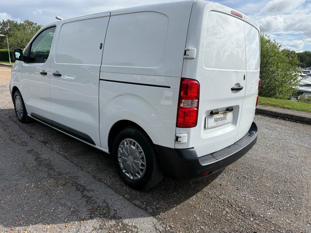 Vauxhall Vivaro Turbo D 2900 Dynamic White #9