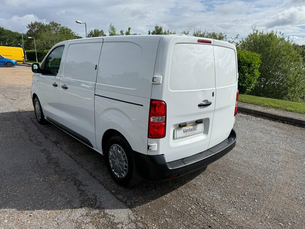 Vauxhall Vivaro Turbo D 2900 Dynamic White #11