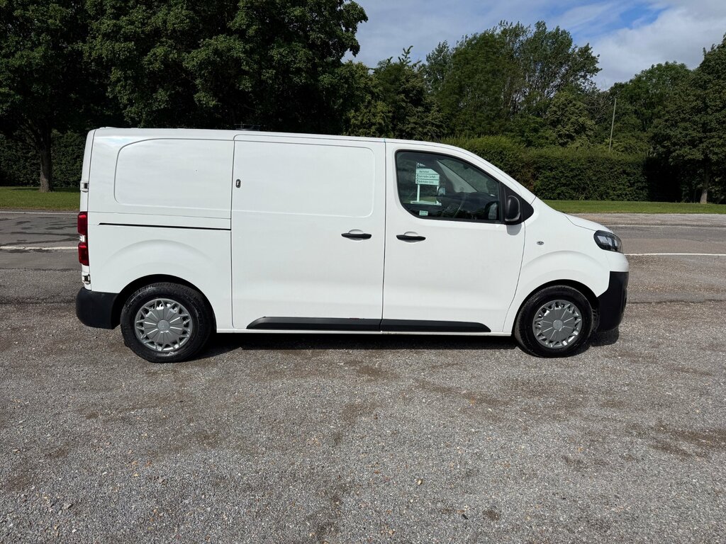 Vauxhall Vivaro Turbo D 2900 Dynamic White #19
