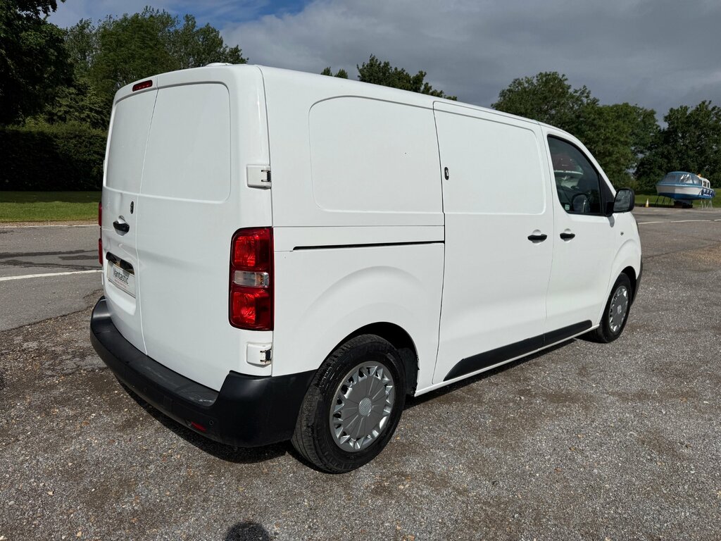 Vauxhall Vivaro 3100 75Kwh Dynamic Panel Van 6Dr L1 White #2