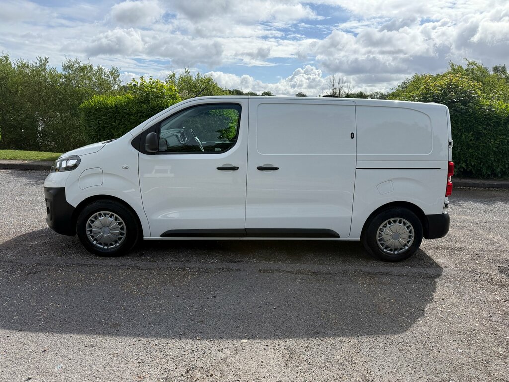 Vauxhall Vivaro 3100 75Kwh Dynamic Panel Van 6Dr L1 White #3