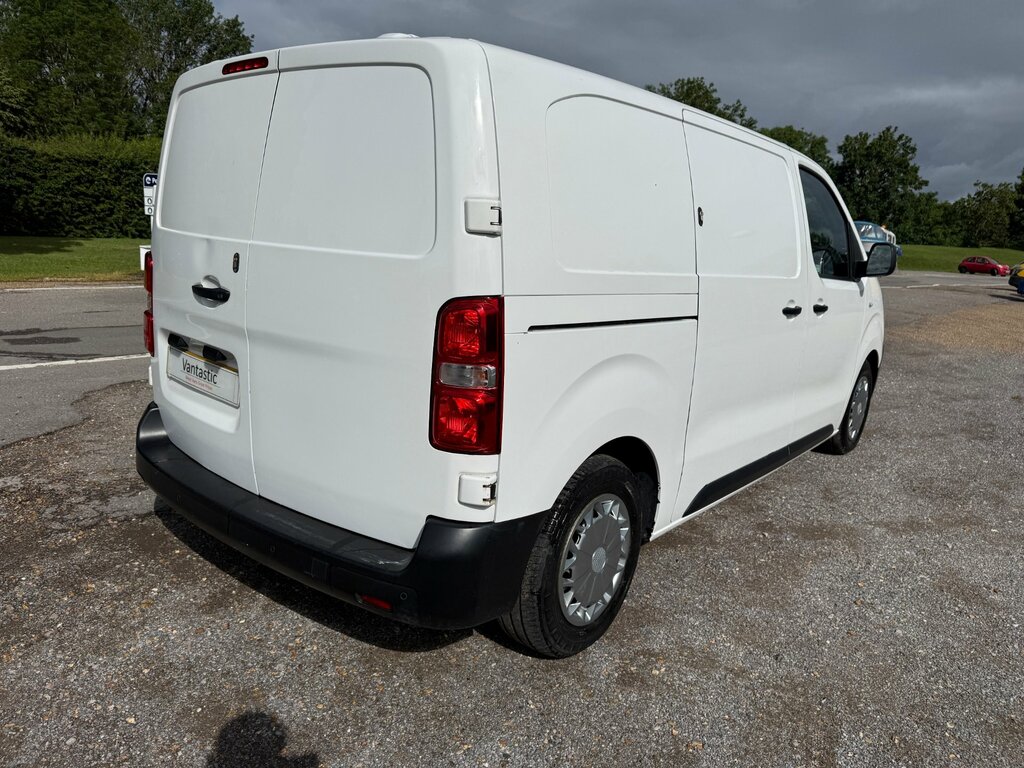 Vauxhall Vivaro 3100 75Kwh Dynamic Panel Van 6Dr L1 White #5