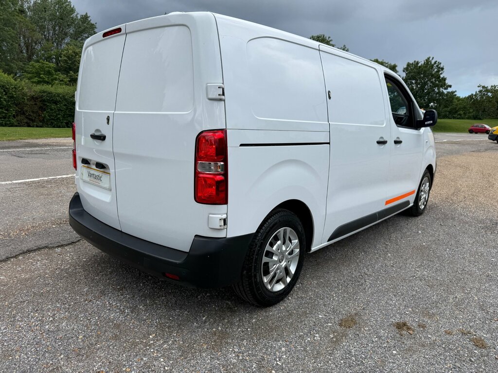 Vauxhall Vivaro 3100 75Kwh Dynamic Panel Van 6Dr L1 FL72UUE White #5