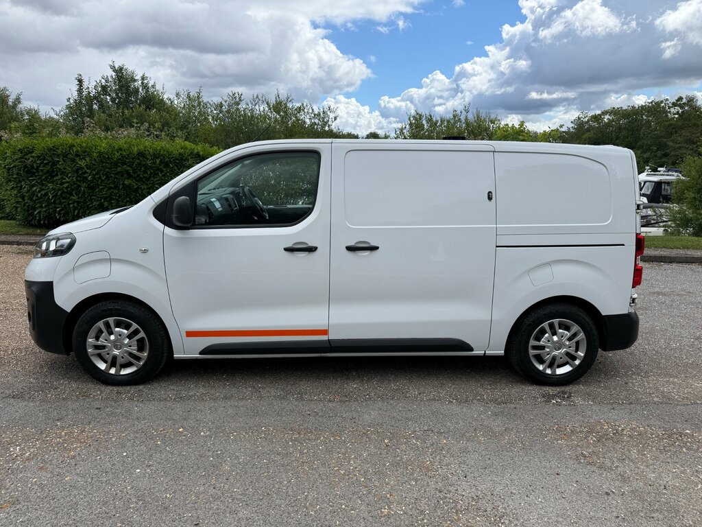 Vauxhall Vivaro 3100 75Kwh Dynamic Panel Van 6Dr L1 FL72UUE White #2
