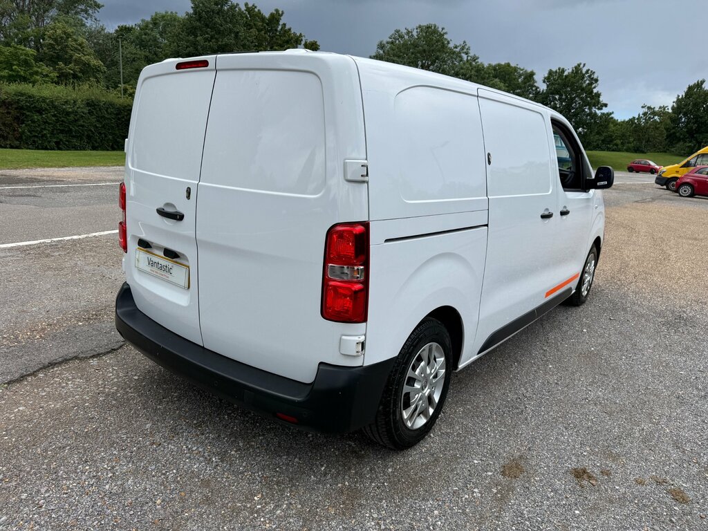 Vauxhall Vivaro 3100 75Kwh Dynamic Panel Van 6Dr L1 FL72UUE White #6