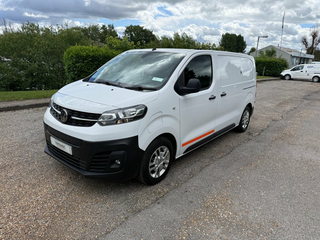 Vauxhall Vivaro 3100 75Kwh Dynamic Panel Van 6Dr L1 FL72UUE White