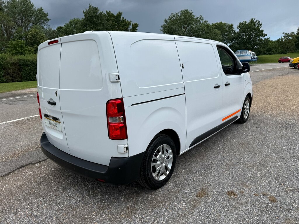 Vauxhall Vivaro 3100 75Kwh Dynamic Panel Van 6Dr L1 FL72UUE White #4