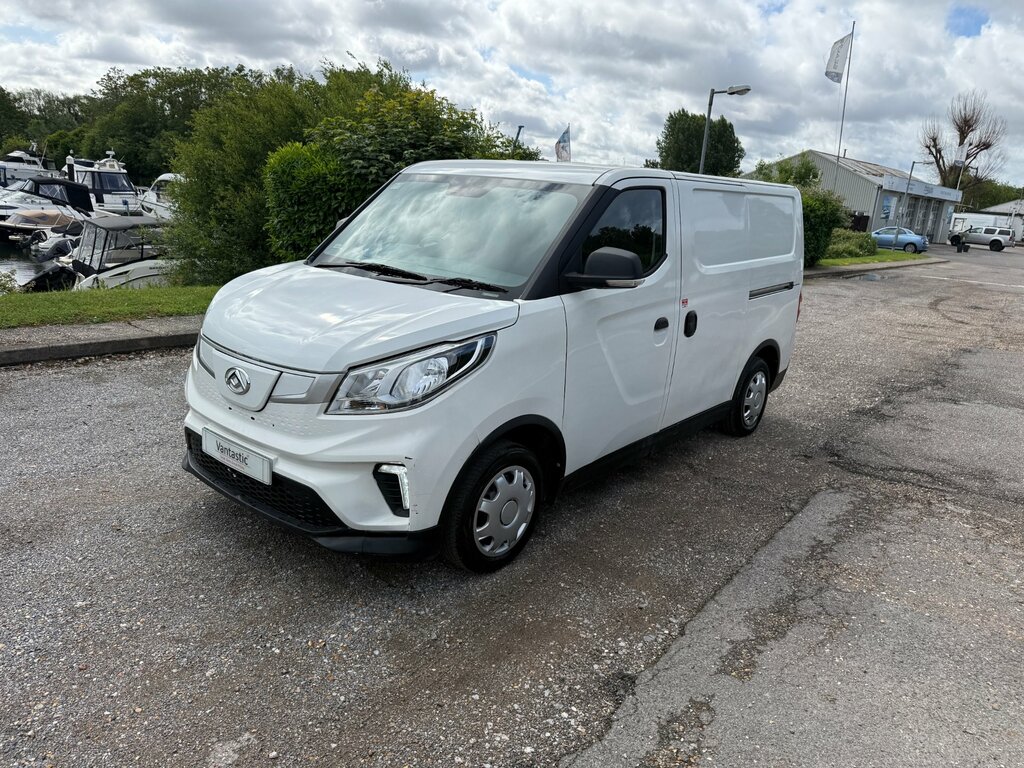 Maxus eDeliver 3 50.23Kwh Panel Van Fwd L1 122 P Black #10