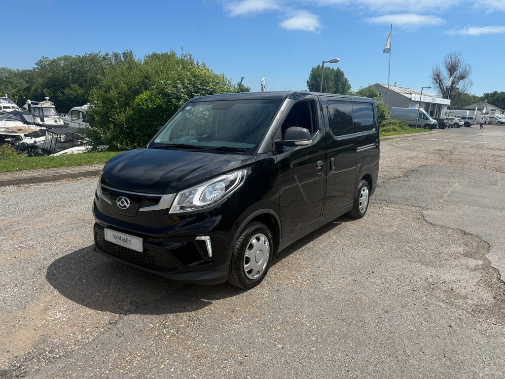 Maxus eDeliver 3 50.23Kwh Panel Van Fwd L1 122 P Black