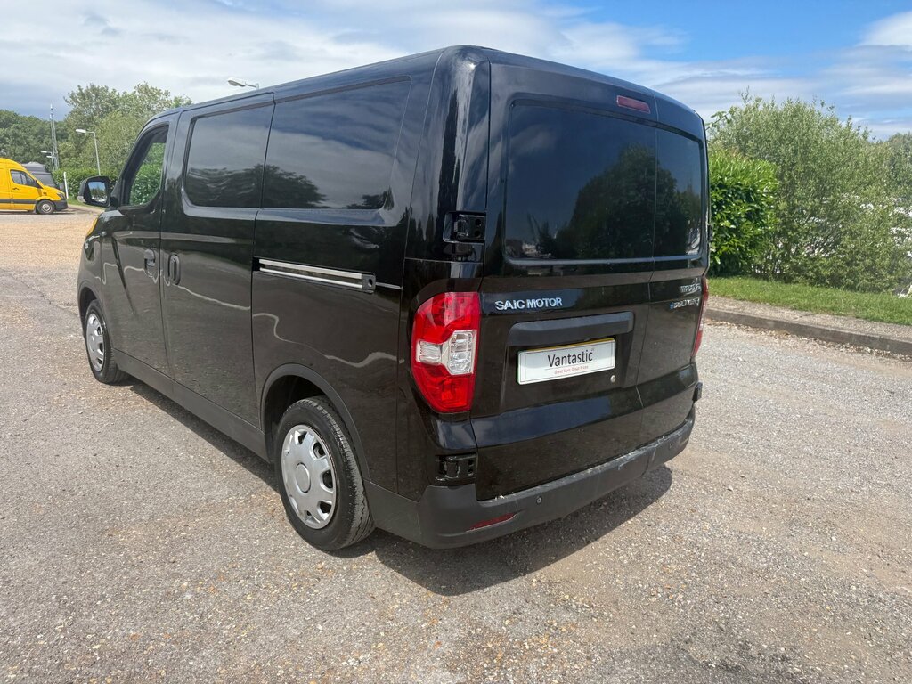 Maxus eDeliver 3 50.23Kwh Panel Van Fwd L1 122 P Black #4