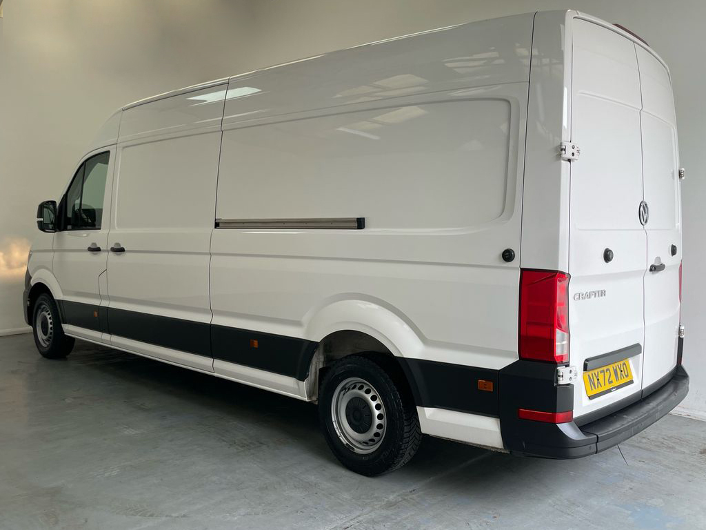 Volkswagen Crafter Panel Van Cr35 Panel Van Trendline Mwb 140 Ps White #7