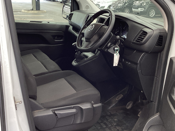 Vauxhall Vivaro Dynamic White #2