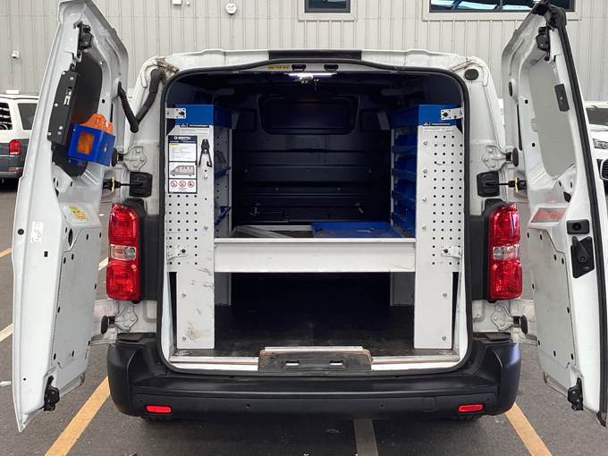 Vauxhall Vivaro Dynamic White #1
