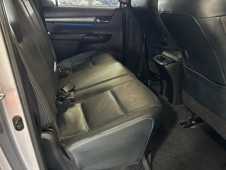 Toyota HILUX Invincible X Dcab 2.8 D-4d 204Ps Silver #2