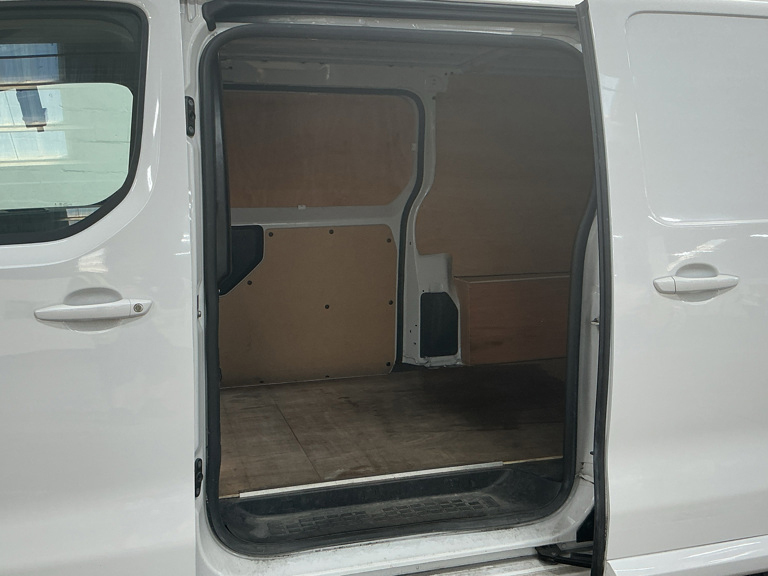 Vauxhall Vivaro Pro XL L2 H1 2.0 Turbo D 145Ps White