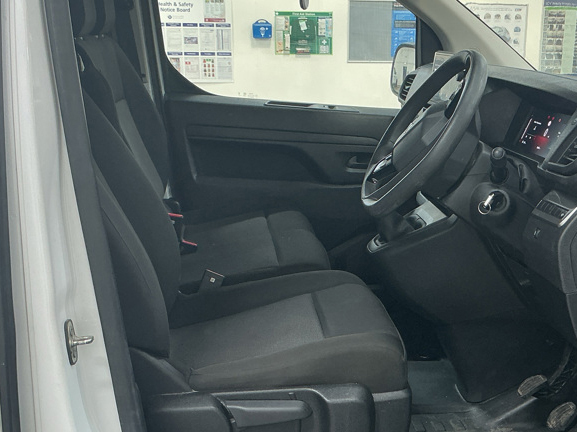 Vauxhall Vivaro Pro XL L2 H1 2.0 Turbo D 145Ps White #2