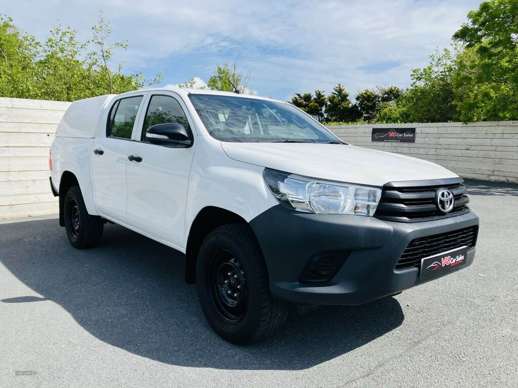 Toyota HILUX Active D Cab Pick Up 2.4 D-4d White