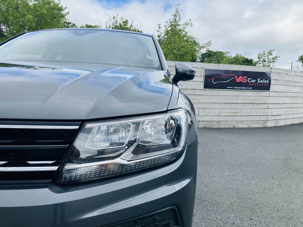 Volkswagen Tiguan 2.0 Tdi 150 4Motion Se Nav Dsg FN17MEV Grey #2
