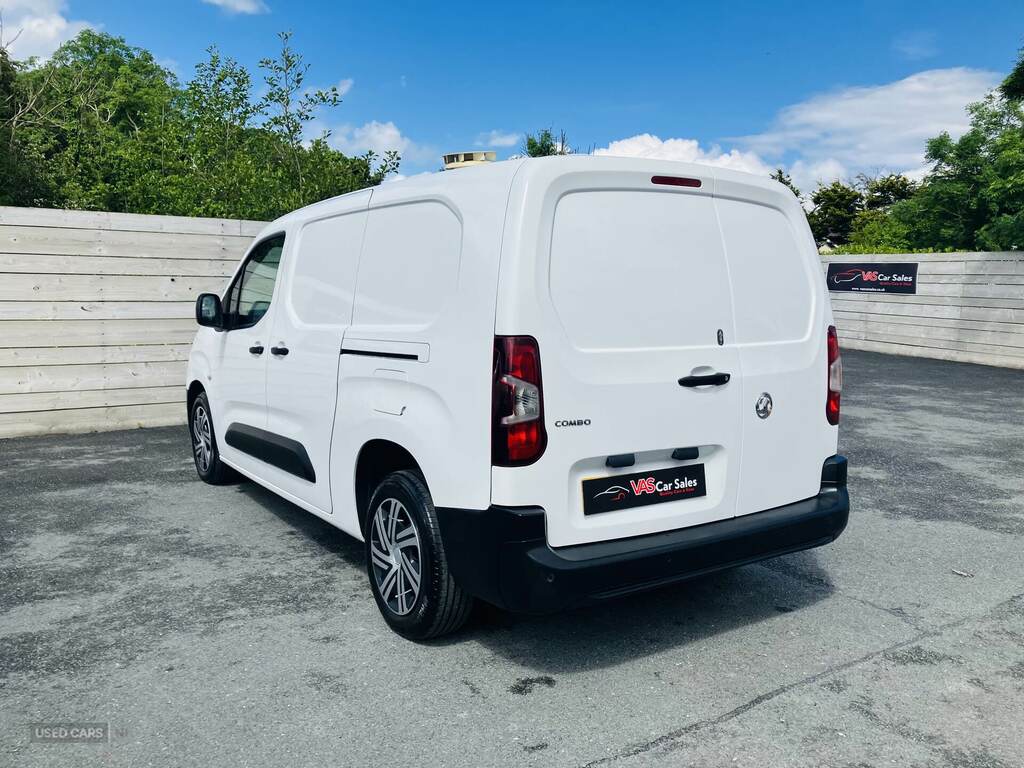 Vauxhall Combo 2300 1.5 Turbo D 100Ps H1 Edition Crew Van White
