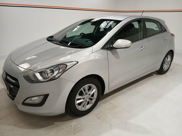Hyundai I30 1.6 Crdi Blue Drive Se Nav Hatchback Ma EX16JYZ Silver #3