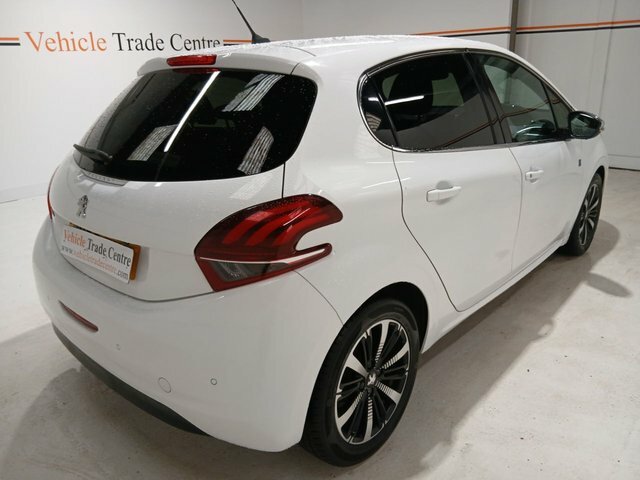 Peugeot 208 1.2 Puretech Tech Edition Hatchback Man FN68TXZ White #6
