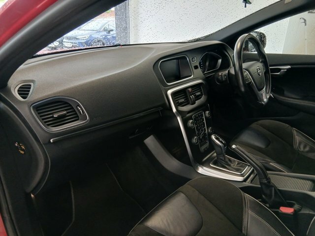 Volvo V40 Hatchback Black #15