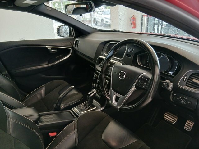 Volvo V40 Hatchback Black #9