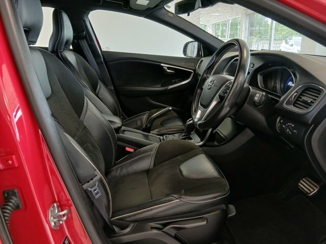 Volvo V40 Hatchback Black #8