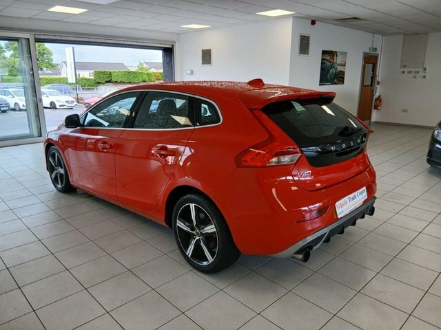 Volvo V40 1.5 T3 R-design Nav Plus Hatchback Red #4