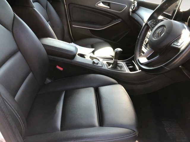 Mercedes-Benz GLA Class 1.6 Gla200 Se Executive Suv Eu FT68DCE White #3