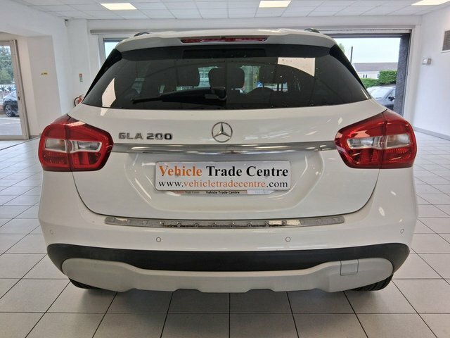 Mercedes-Benz GLA Class 1.6 Gla200 Se Executive Suv Eu White #4