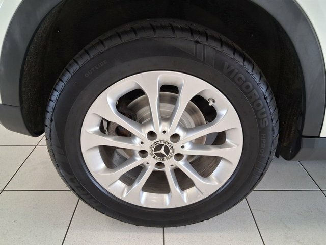 Mercedes-Benz GLA Class 1.6 Gla200 Se Executive Suv Eu White #6