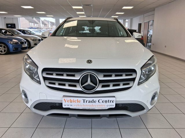 Mercedes-Benz GLA Class 1.6 Gla200 Se Executive Suv Eu White #2