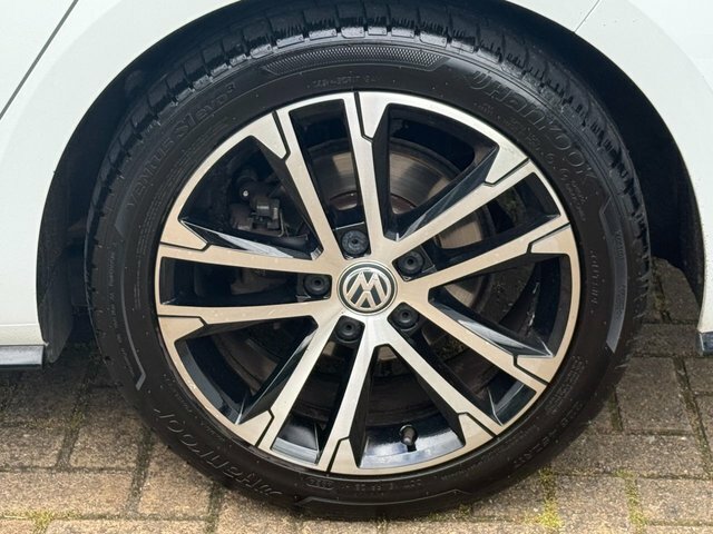Volkswagen Golf 2019 1.5 Tsi Evo R-line Edition Hatchback Petr YE69GHA White #4